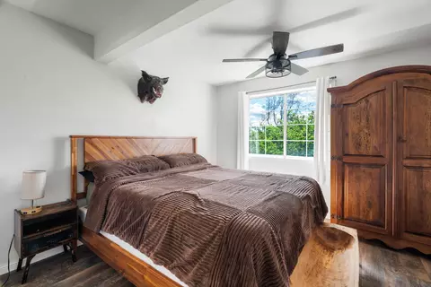 Bedroom - 1355 Hope Ln, Redding, CA 96003 photo 4 of 8