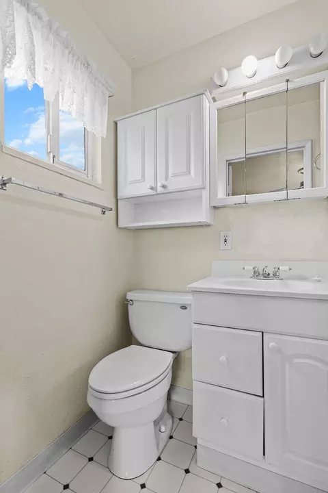 Bath - 2796 Kenco Ave, Redding, CA 96002 photo 2 of 3