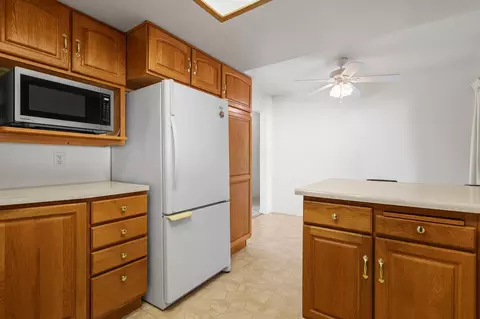 Kitchen - 2796 Kenco Ave, Redding, CA 96002 photo 3 of 4