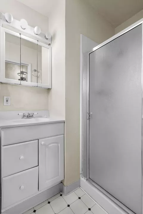 Bath - 2796 Kenco Ave, Redding, CA 96002 photo 3 of 3