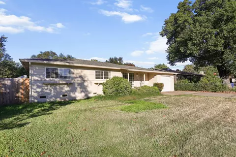 Exterior - 2796 Kenco Ave, Redding, CA 96002 photo 6 of 8