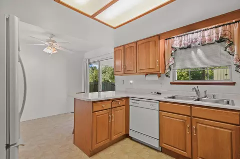 Kitchen - 2796 Kenco Ave, Redding, CA 96002 photo 2 of 4