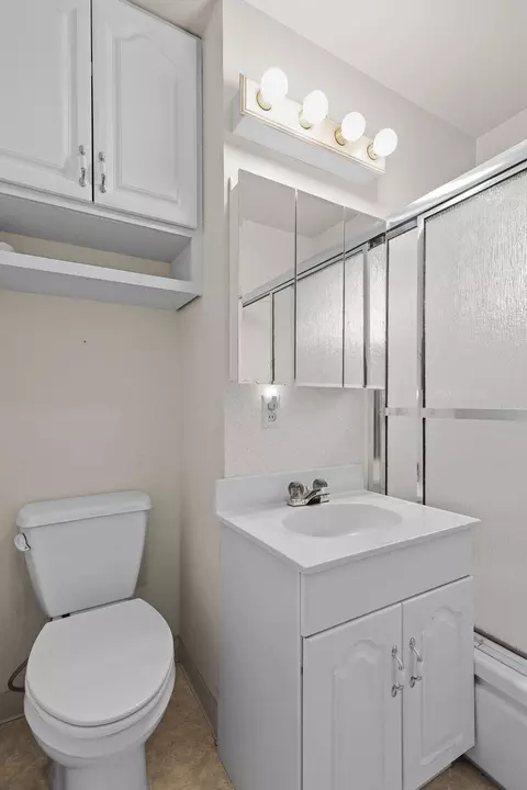 Bath - 2796 Kenco Ave, Redding, CA 96002 photo 1 of 3