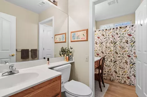 Bath - 1156 Golden Gate Trl, Redding, CA 96003 photo 2 of 5