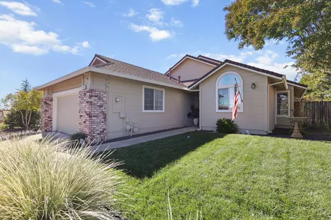 Exterior - 1156 Golden Gate Trl, Redding, CA 96003 photo 4 of 4