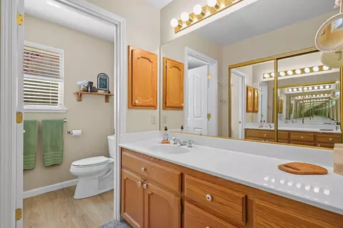 Bath - 1156 Golden Gate Trl, Redding, CA 96003 photo 1 of 5