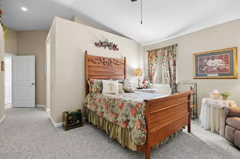 Bedroom - 1156 Golden Gate Trl, Redding, CA 96003 photo 2 of 5