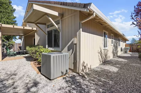 Exterior - 1156 Golden Gate Trl, Redding, CA 96003 photo 3 of 4
