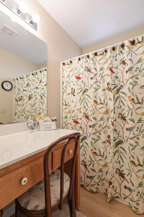 Bath - 1156 Golden Gate Trl, Redding, CA 96003 photo 3 of 5