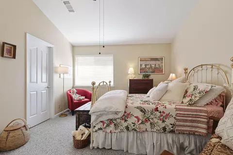 Bedroom - 1156 Golden Gate Trl, Redding, CA 96003 photo 4 of 5