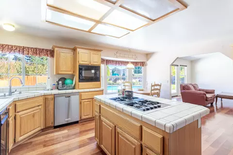 Kitchen - 4151 Saratoga Dr, Redding, CA 96002 photo 3 of 5