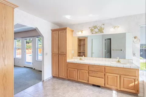 Bath - 4151 Saratoga Dr, Redding, CA 96002 photo 1 of 4