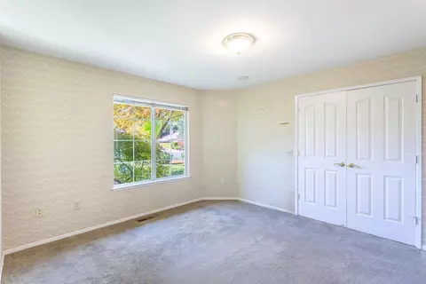 Bedroom - 4151 Saratoga Dr, Redding, CA 96002 photo 3 of 4