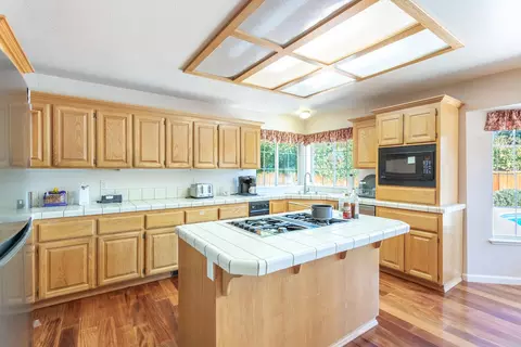Kitchen - 4151 Saratoga Dr, Redding, CA 96002 photo 4 of 5