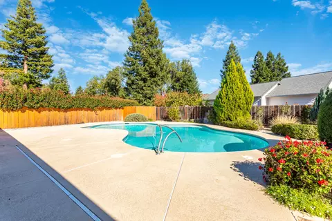 Exterior - 4151 Saratoga Dr, Redding, CA 96002 photo 6 of 11