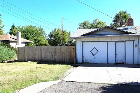 2919 Blue View St, Redding, CA 96002 photo 2