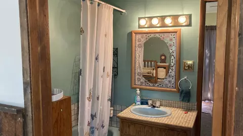 Bath - 640-540 Iris Rd, Mcarthur, CA 96056 photo 5 of 5