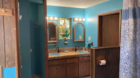 Bath - 640-540 Iris Rd, Mcarthur, CA 96056 photo 2 of 5
