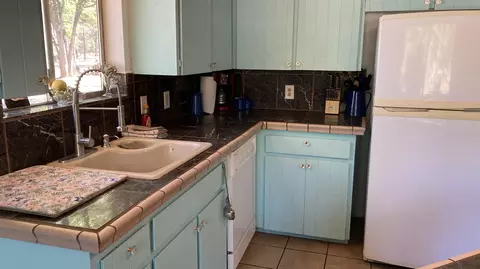 Kitchen - 640-540 Iris Rd, Mcarthur, CA 96056 photo 2 of 5