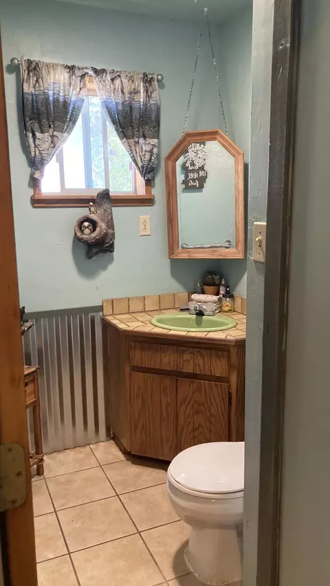 Bath - 640-540 Iris Rd, Mcarthur, CA 96056 photo 1 of 5