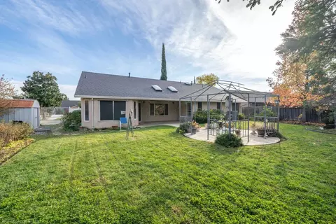 Exterior - 2920 Aspen Glow Ln, Redding, CA 96001 photo 4 of 12