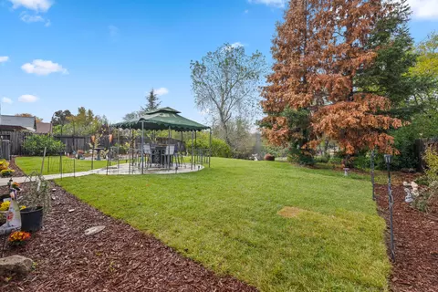 Exterior - 2920 Aspen Glow Ln, Redding, CA 96001 photo 10 of 12