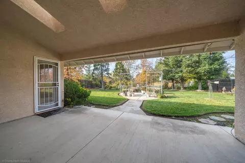 Exterior - 2920 Aspen Glow Ln, Redding, CA 96001 photo 2 of 12