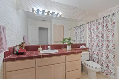 Bath - 2920 Aspen Glow Ln, Redding, CA 96001 photo 1 of 6