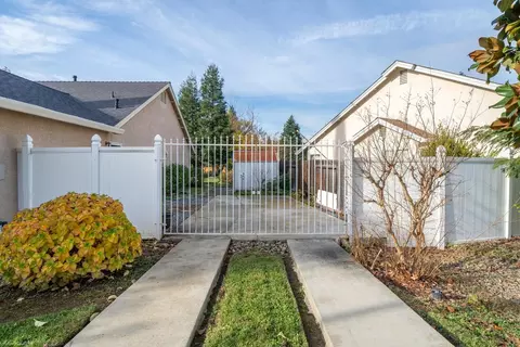 Exterior - 2920 Aspen Glow Ln, Redding, CA 96001 photo 5 of 12