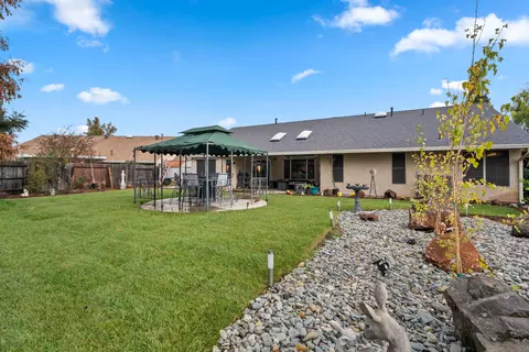 Exterior - 2920 Aspen Glow Ln, Redding, CA 96001 photo 11 of 12