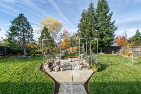 Exterior - 2920 Aspen Glow Ln, Redding, CA 96001 photo 6 of 12