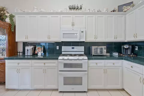 Kitchen - 2920 Aspen Glow Ln, Redding, CA 96001 photo 4 of 4