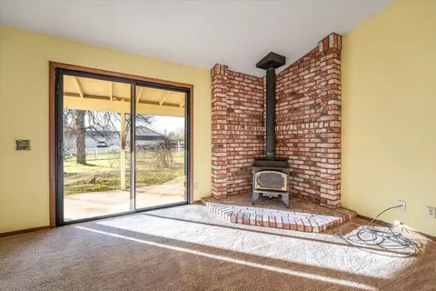 Living - 11519 Norton Ln, Redding, CA 96003 photo 5 of 6
