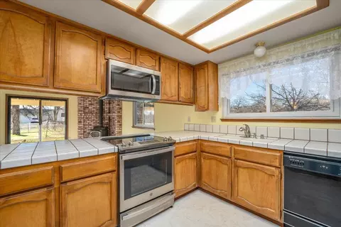 Kitchen - 11519 Norton Ln, Redding, CA 96003 photo 2 of 3