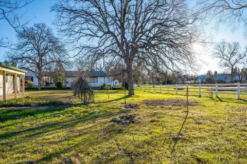Exterior - 11519 Norton Ln, Redding, CA 96003 photo 5 of 25