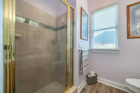 Bath - 4813 St Charles Dr, Redding, CA 96002 photo 5 of 7