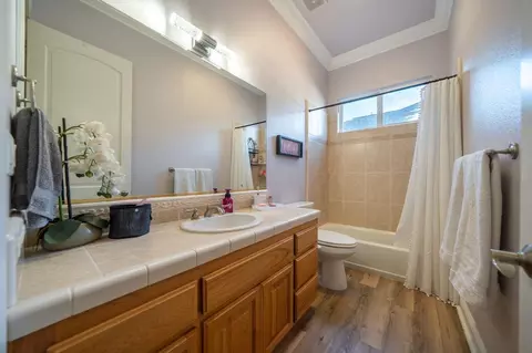 Bath - 4813 St Charles Dr, Redding, CA 96002 photo 6 of 7
