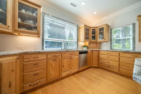 Kitchen - 4813 St Charles Dr, Redding, CA 96002 photo 4 of 10