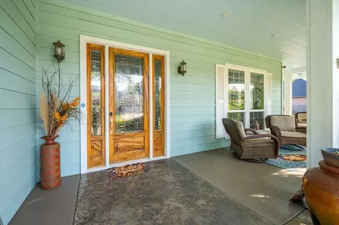 Entry Way - 4813 St Charles Dr, Redding, CA 96002 photo 2 of 4
