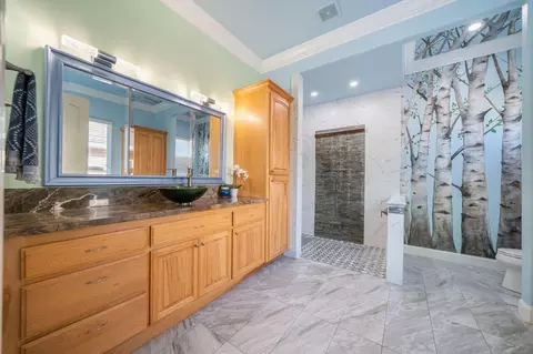 Bath - 4813 St Charles Dr, Redding, CA 96002 photo 1 of 7