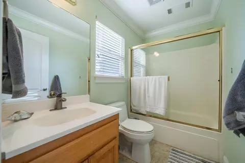Bath - 4813 St Charles Dr, Redding, CA 96002 photo 7 of 7