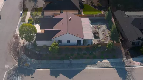 604 Durango Way, Redding, CA 96003 photo 2