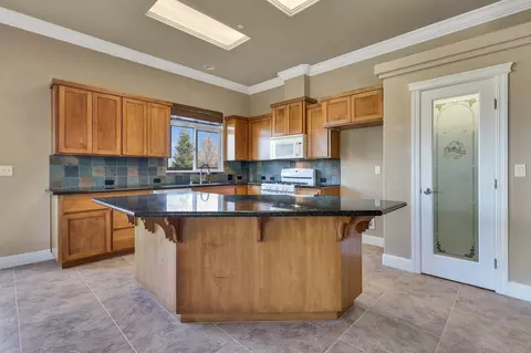 604 Durango Way, Redding, CA 96003 photo 7