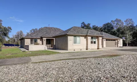 21089 Falling Leaf Rd, Redding, CA 96003
