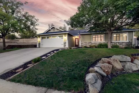 671 Valleybrook Dr, Redding, CA 96003