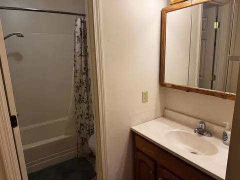 Bath - 315 Buckeye, Redding, CA 96003 photo 1 of 5