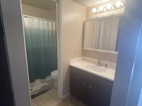 Bath - 315 Buckeye, Redding, CA 96003 photo 5 of 5