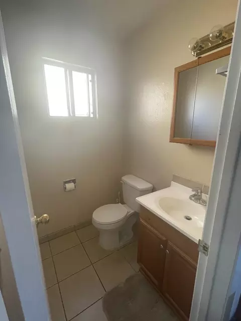 Bath - 315 Buckeye, Redding, CA 96003 photo 4 of 5