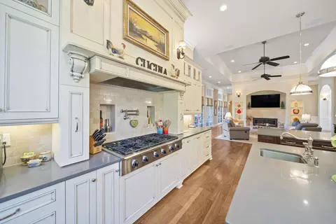 Kitchen - 19566 San Vincente Dr, Redding, CA 96003 photo 5 of 9
