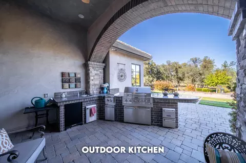 Kitchen - 19566 San Vincente Dr, Redding, CA 96003 photo 9 of 9